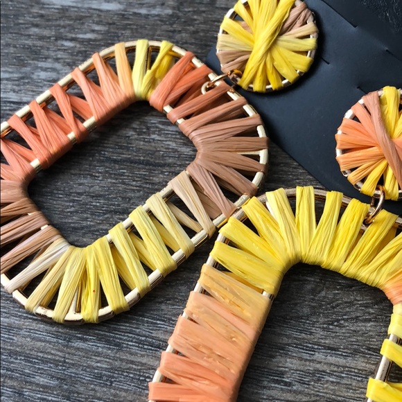 Super cute large ombré earrings NWT - Picture 2 of 2